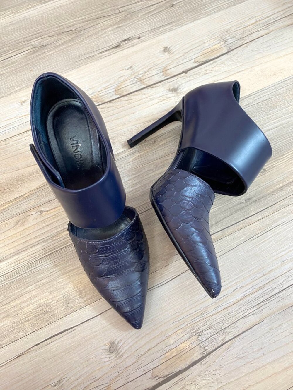 VINCE Dark Blue Thick Strap Snakeskin Heels Size 6.5